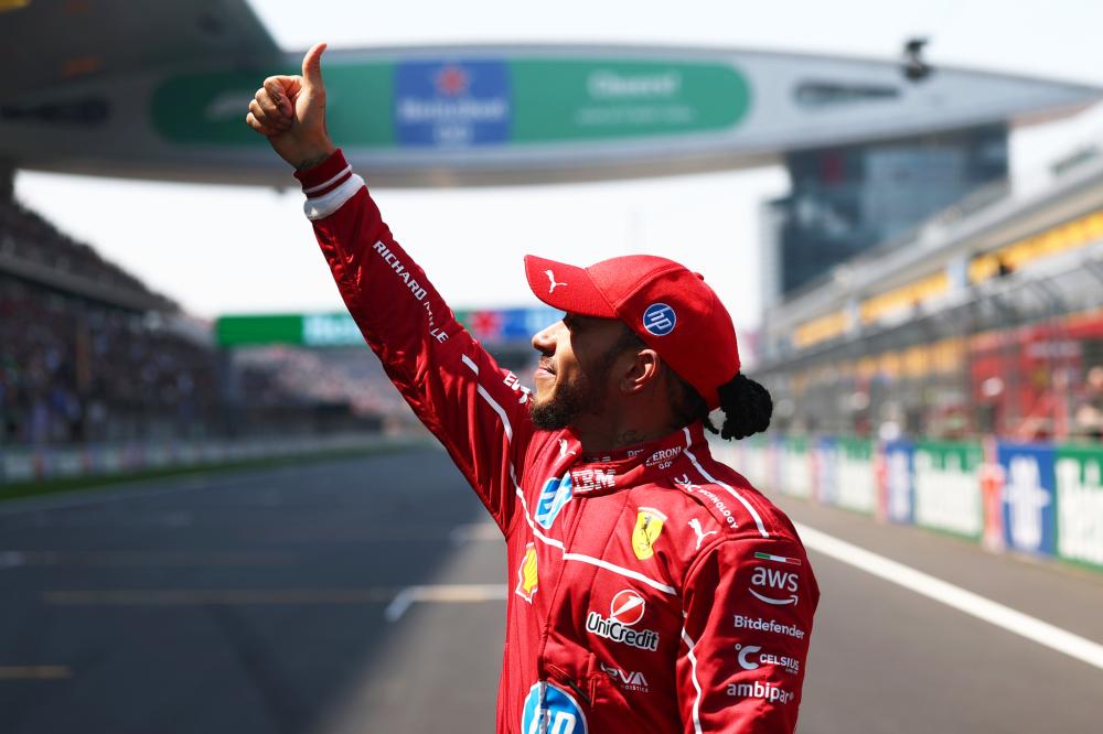 美国演员约翰尼-德普现场观看博卡比赛，并与里克尔梅合影